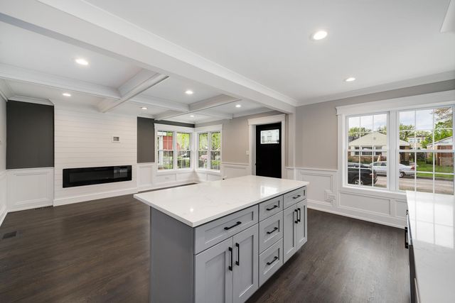 8449 S Euclid Avenue, Chicago, IL 60617