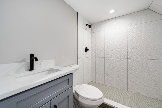 8449 S Euclid Avenue, Chicago, IL 60617