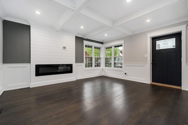 8449 S Euclid Avenue, Chicago, IL 60617