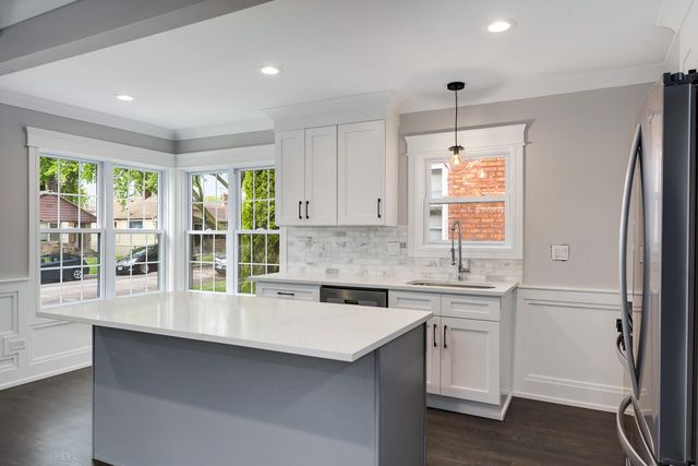 8449 S Euclid Avenue, Chicago, IL 60617