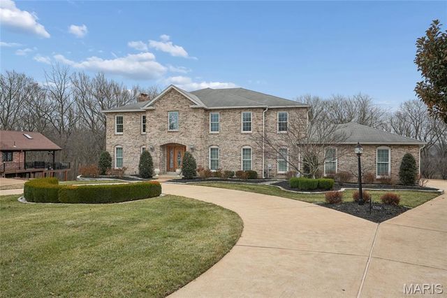 12856 Pointe Drive, Sunset Hills, MO 63127