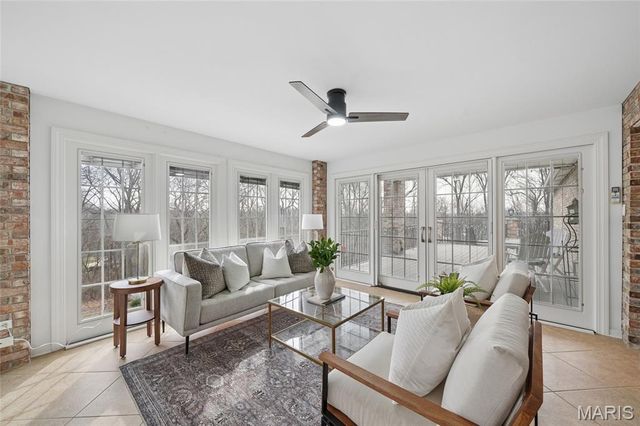 12856 Pointe Drive, Sunset Hills, MO 63127