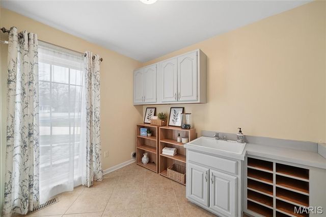 12856 Pointe Drive, Sunset Hills, MO 63127