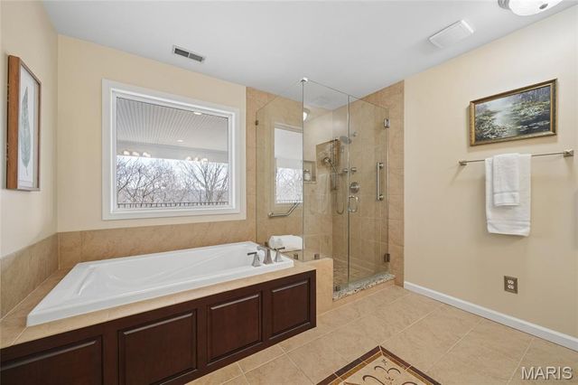 12856 Pointe Drive, Sunset Hills, MO 63127