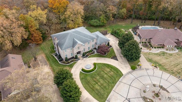 12856 Pointe Drive, Sunset Hills, MO 63127