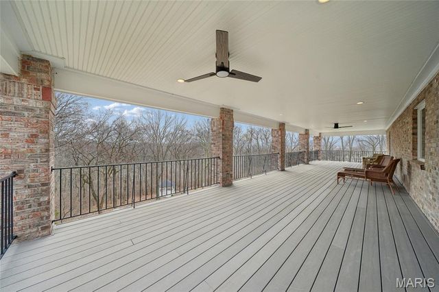 12856 Pointe Drive, Sunset Hills, MO 63127