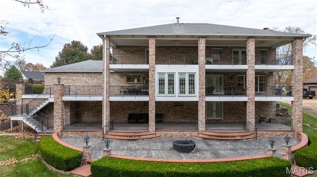 12856 Pointe Drive, Sunset Hills, MO 63127