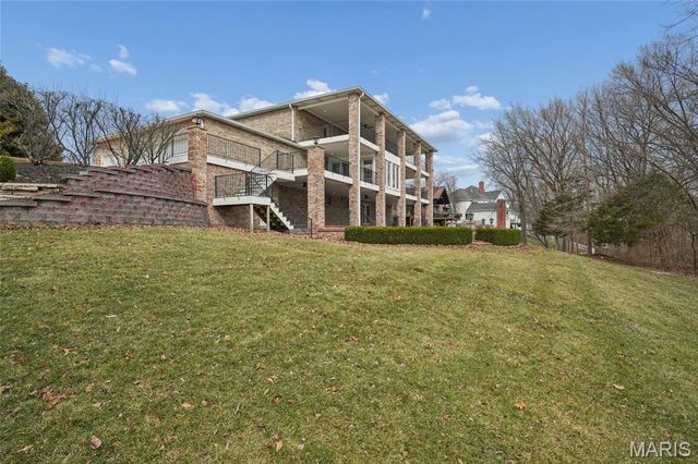 12856 Pointe Drive, Sunset Hills, MO 63127