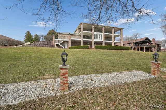 12856 Pointe Drive, Sunset Hills, MO 63127