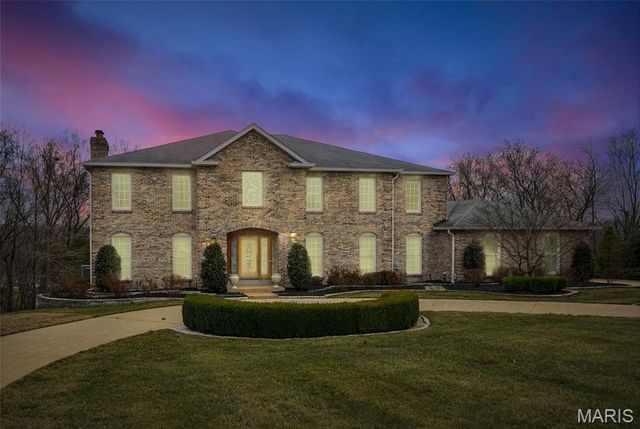 12856 Pointe Drive, Sunset Hills, MO 63127