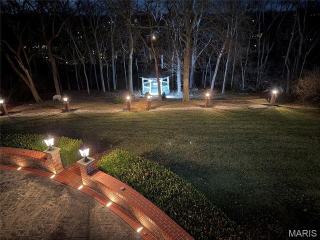 12856 Pointe Drive, Sunset Hills, MO 63127