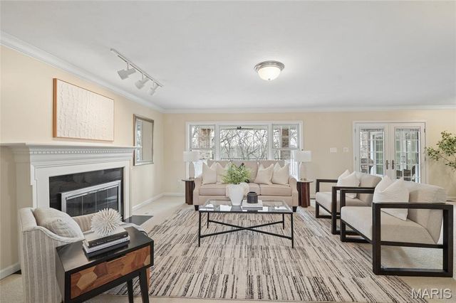 12856 Pointe Drive, Sunset Hills, MO 63127