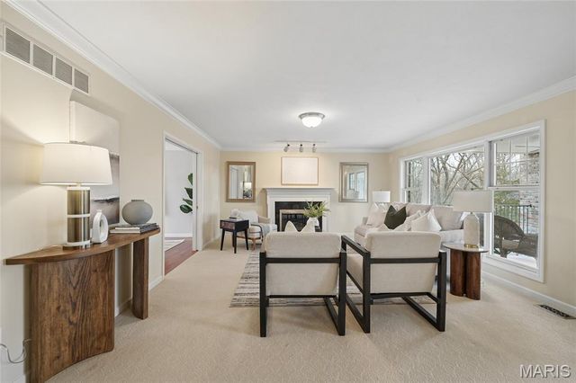 12856 Pointe Drive, Sunset Hills, MO 63127