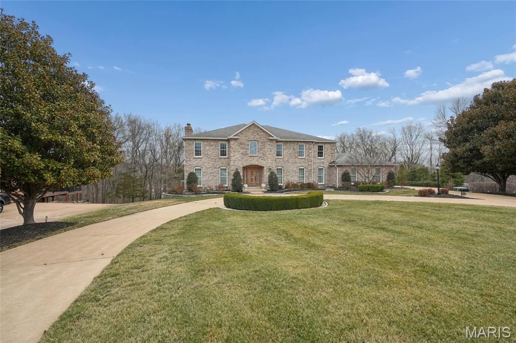 12856 Pointe Drive, Sunset Hills, MO 63127