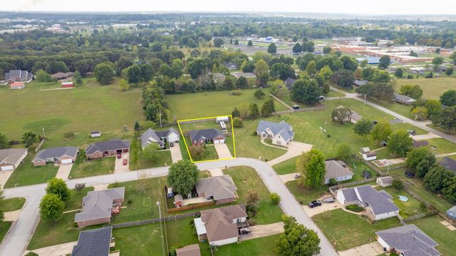 1020 Berkley Drive, Marshfield, MO 65706