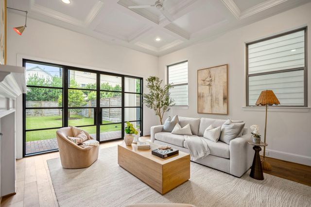 536 W 26th Street, Houston, TX 77008