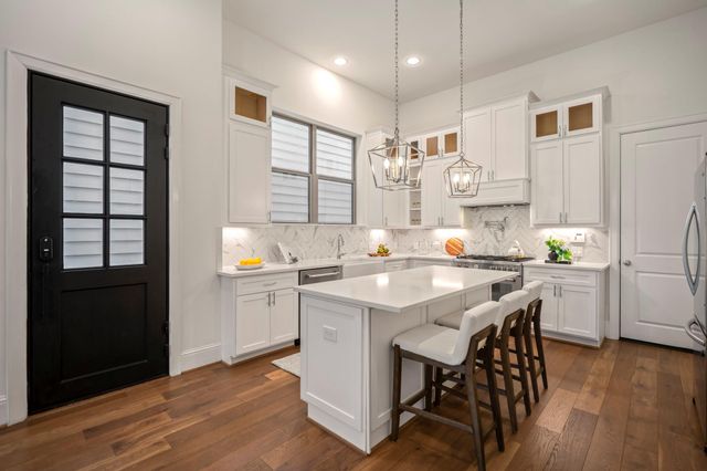 536 W 26th Street, Houston, TX 77008