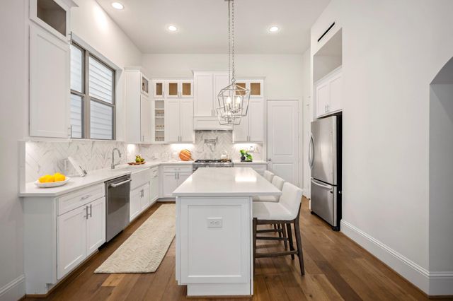 536 W 26th Street, Houston, TX 77008
