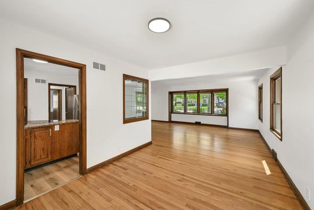 6319 N Bay Ridge AVENUE, Whitefish Bay, WI 53217