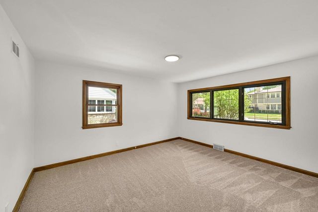 6319 N Bay Ridge AVENUE, Whitefish Bay, WI 53217