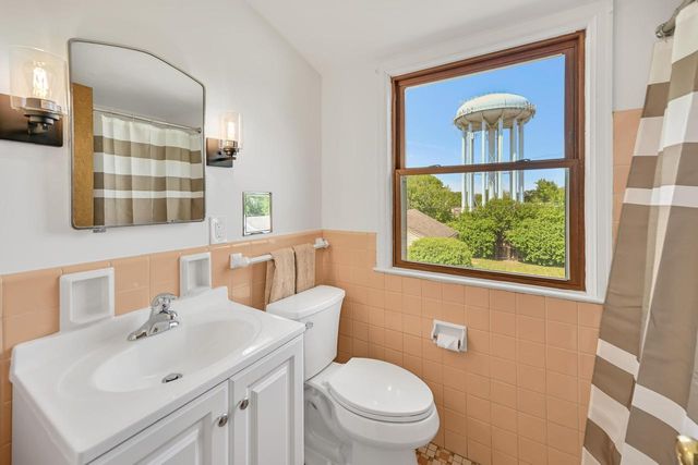 6319 N Bay Ridge AVENUE, Whitefish Bay, WI 53217