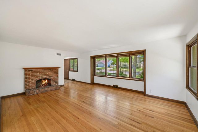 6319 N Bay Ridge AVENUE, Whitefish Bay, WI 53217