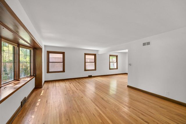 6319 N Bay Ridge AVENUE, Whitefish Bay, WI 53217