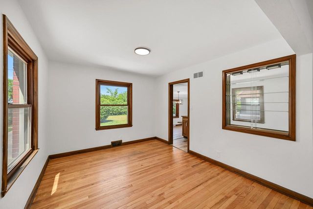 6319 N Bay Ridge AVENUE, Whitefish Bay, WI 53217