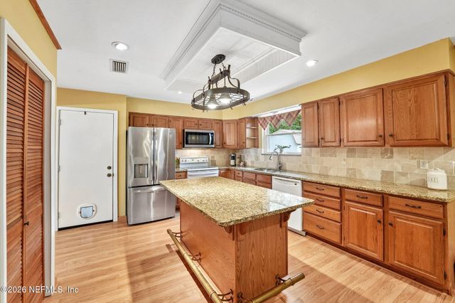 2432 LAKEVIEW Drive, Orange Park, FL 32073
