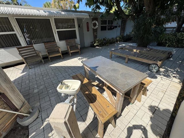 2560 NE 20th Street, Pompano Beach, FL 33062