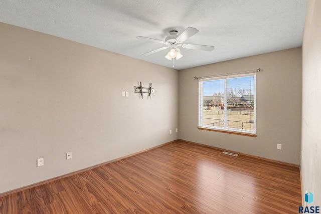 4612 S Wilson Ave Avenue, Sioux Falls, SD 57106