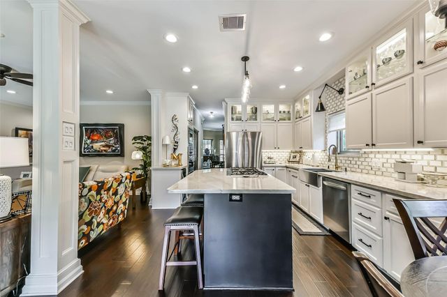 1719 Fairoaks Street, El Lago, TX 77586