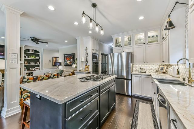 1719 Fairoaks Street, El Lago, TX 77586