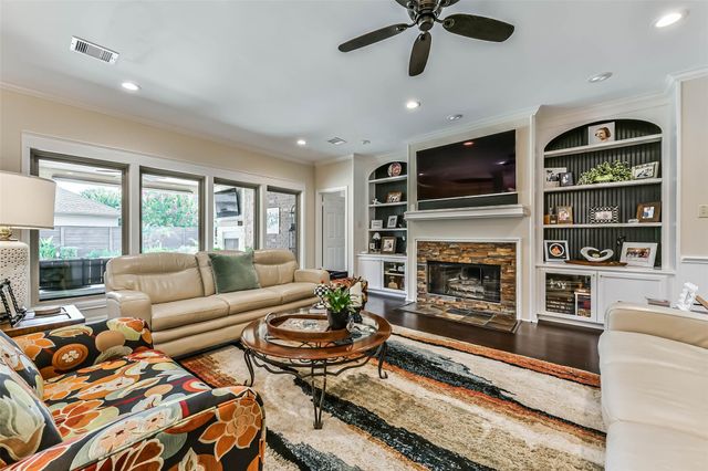 1719 Fairoaks Street, El Lago, TX 77586