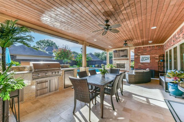 1719 Fairoaks Street, El Lago, TX 77586