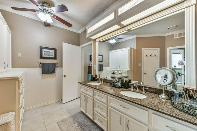1719 Fairoaks Street, El Lago, TX 77586