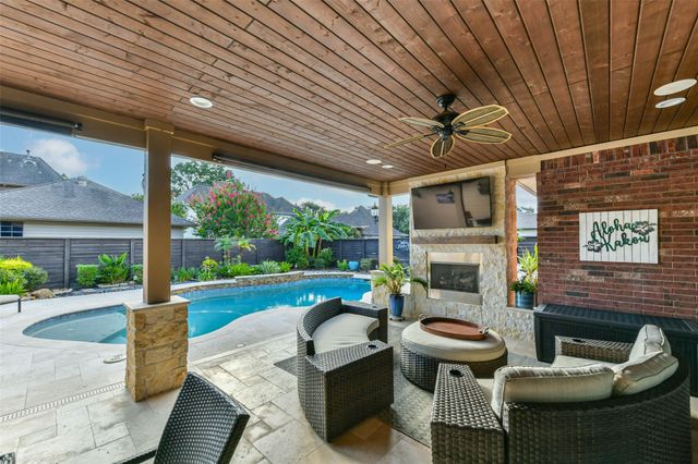 1719 Fairoaks Street, El Lago, TX 77586