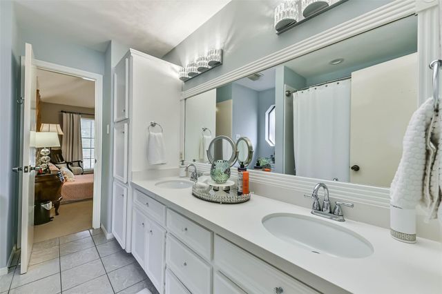 1719 Fairoaks Street, El Lago, TX 77586