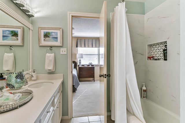 1719 Fairoaks Street, El Lago, TX 77586