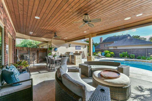 1719 Fairoaks Street, El Lago, TX 77586