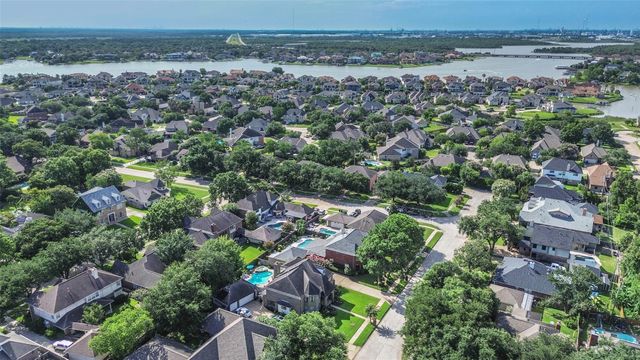 1719 Fairoaks Street, El Lago, TX 77586