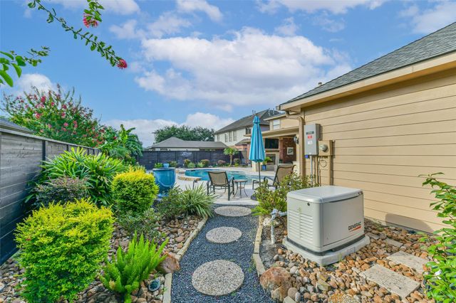 1719 Fairoaks Street, El Lago, TX 77586