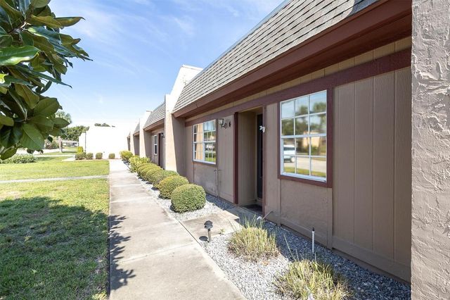 11204 PEMBRIDGE COURT 4, Port Richey, FL 34668