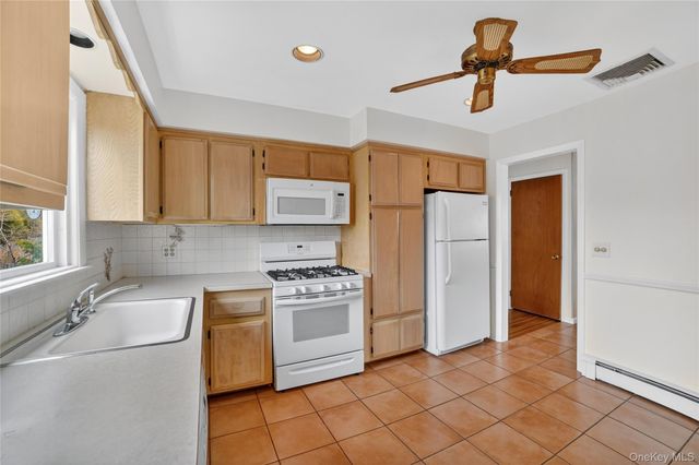 16 Patti Lane, Yonkers, NY 10701