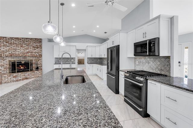 911 WEE BURN PLACE, Sarasota, FL 34243