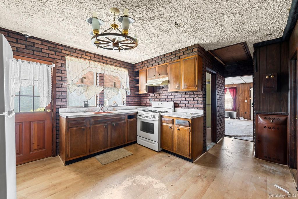 240 Buttrick Avenue, Bronx, NY 10465 — photo 3
