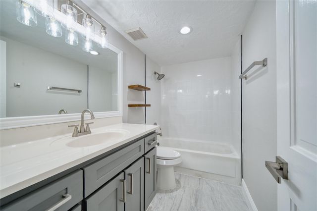 3224 Timmons Lane 157, Houston, TX 77027