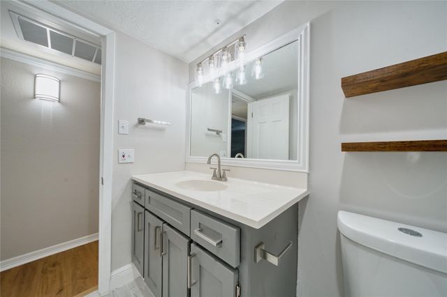 3224 Timmons Lane 157, Houston, TX 77027