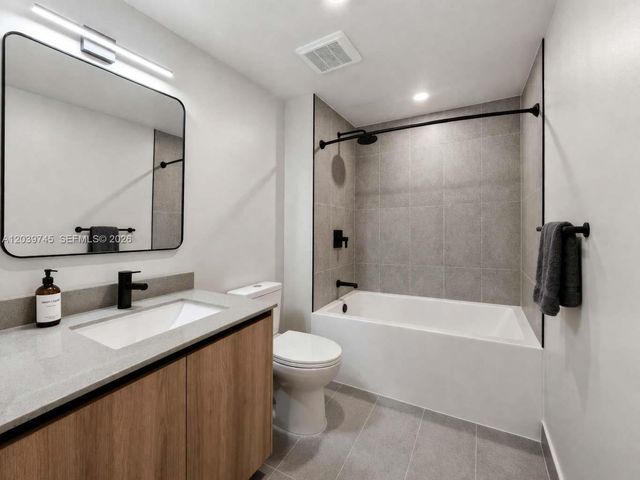 121 NE 5th St 3006, Miami, FL 33132