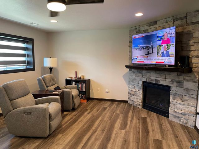 4013 Home Plate Ave, Sioux Falls, SD 57110